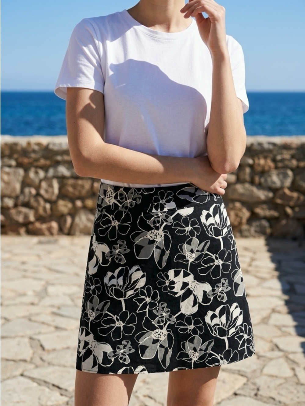 Reitmans A-Line Skirt Size 9 Black White Floral Midi Knee Length Cotton